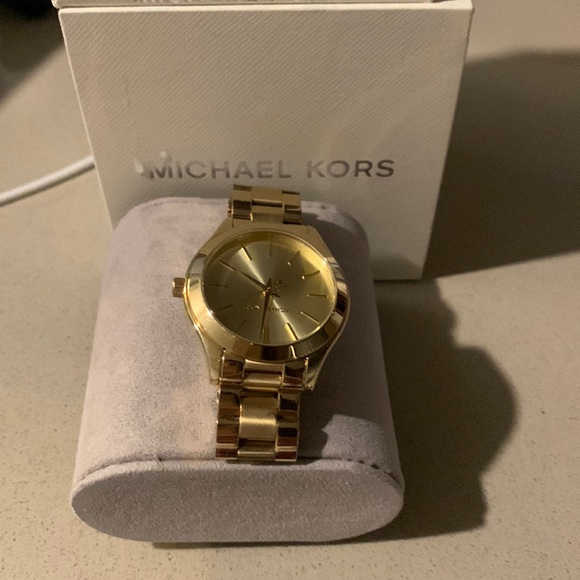 Michael Kors gold link watch NWOT comes with box. Fits a 7” wrist - Picture 1 of 3